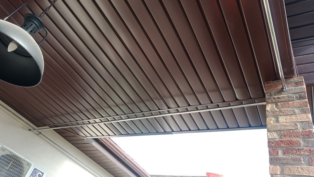 Установка потолочных карнизов.