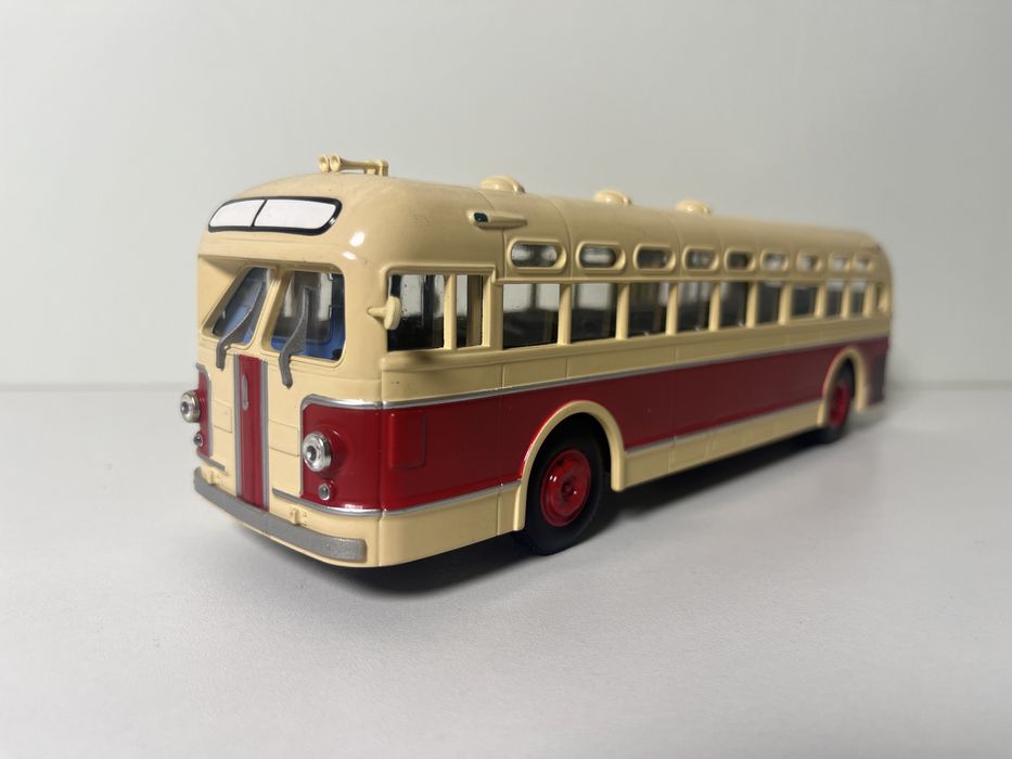 Продам 1:43 грузовики автобусы