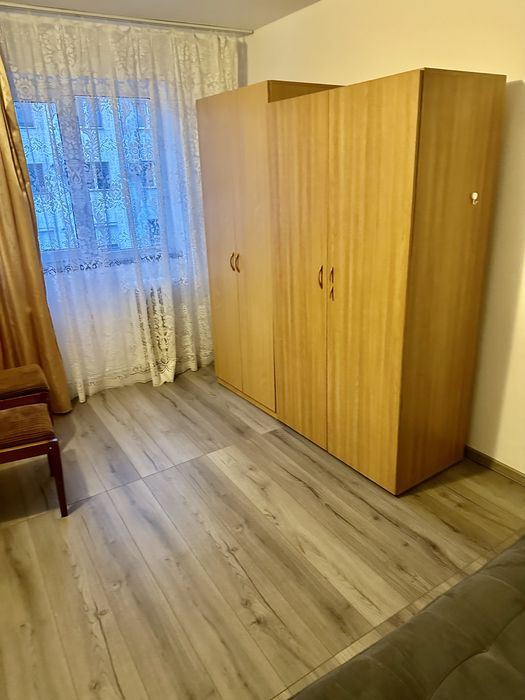 Inchiriez garsoniera, Gradiste