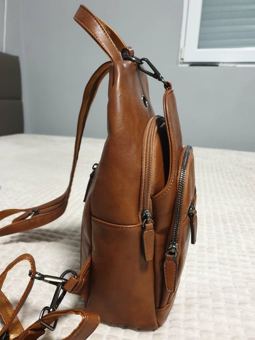 Нова. Дамска  оригинална раница/чанта за през рамо (sling bag) на марката RAVUO.