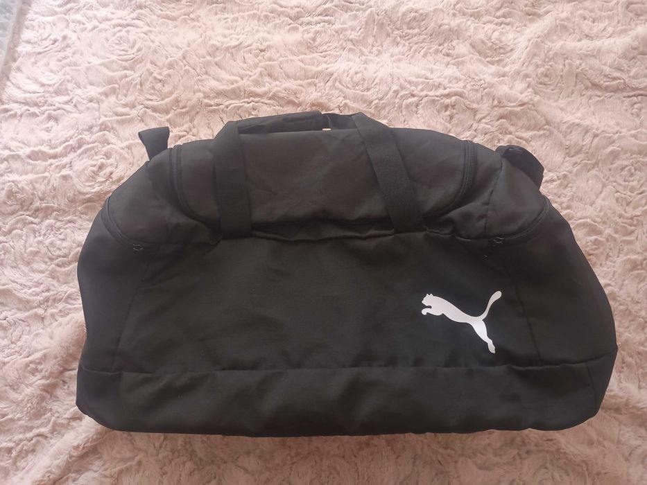 Продавам запазен спортен сак Puma Pro Training II Black