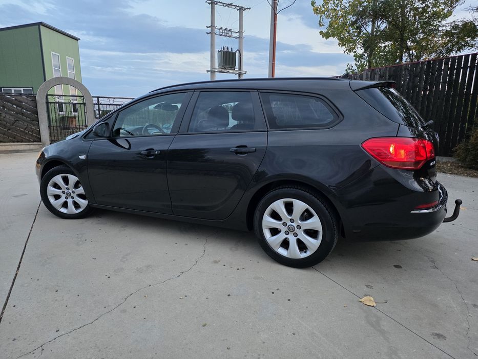 Opel Astra J  Sport Tourer - Impecabilă