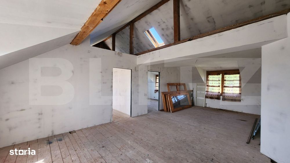 Apartament cu 3 camere, 80 mp, 3.000 mp teren, zona Reghin — fotografia 1