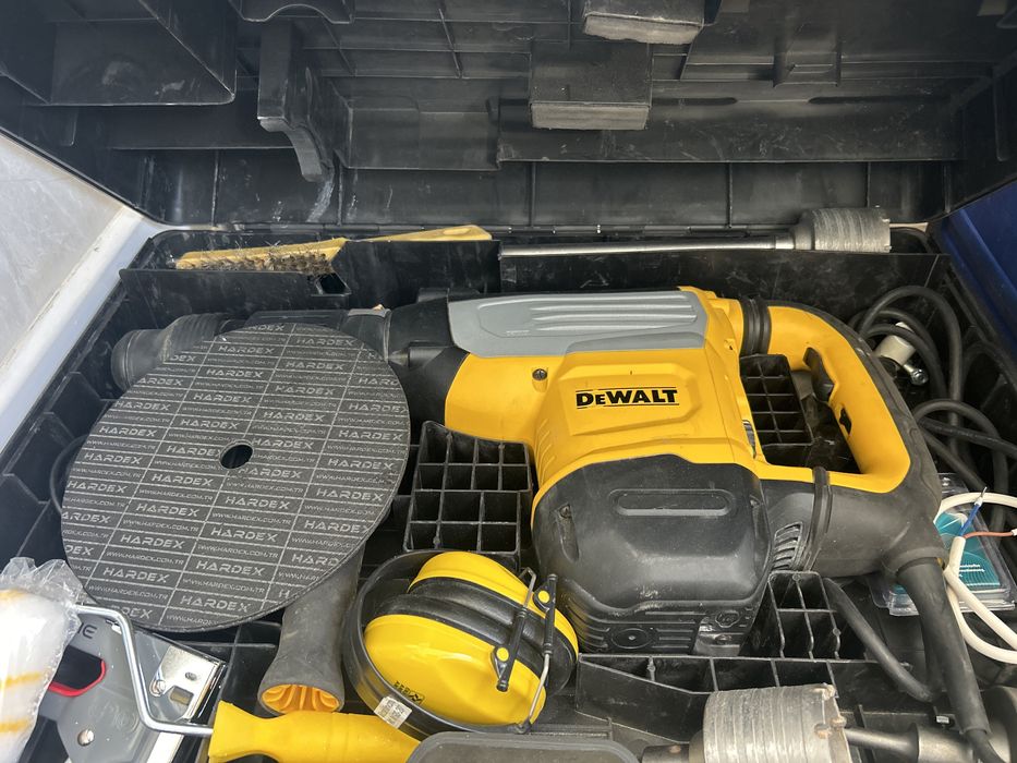 Перфаратор dewalt с буром практическиии новый
