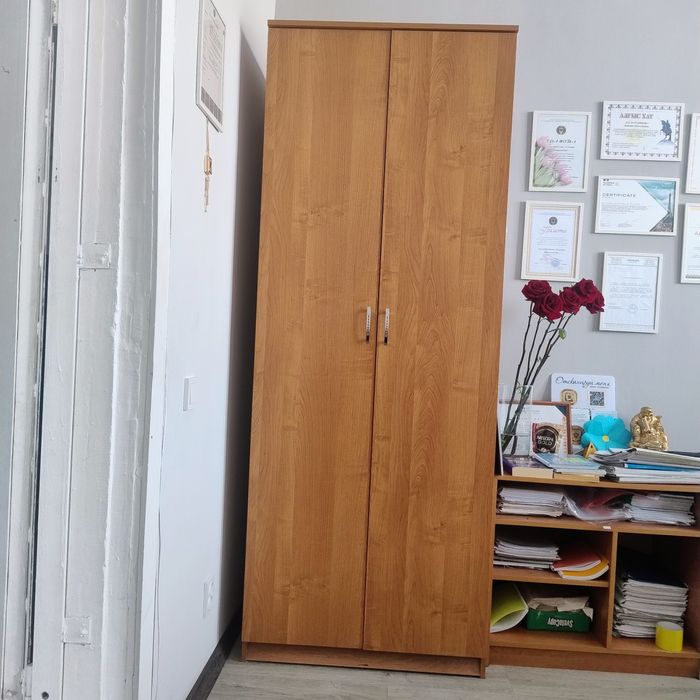 продам мебель: шкафы, столы