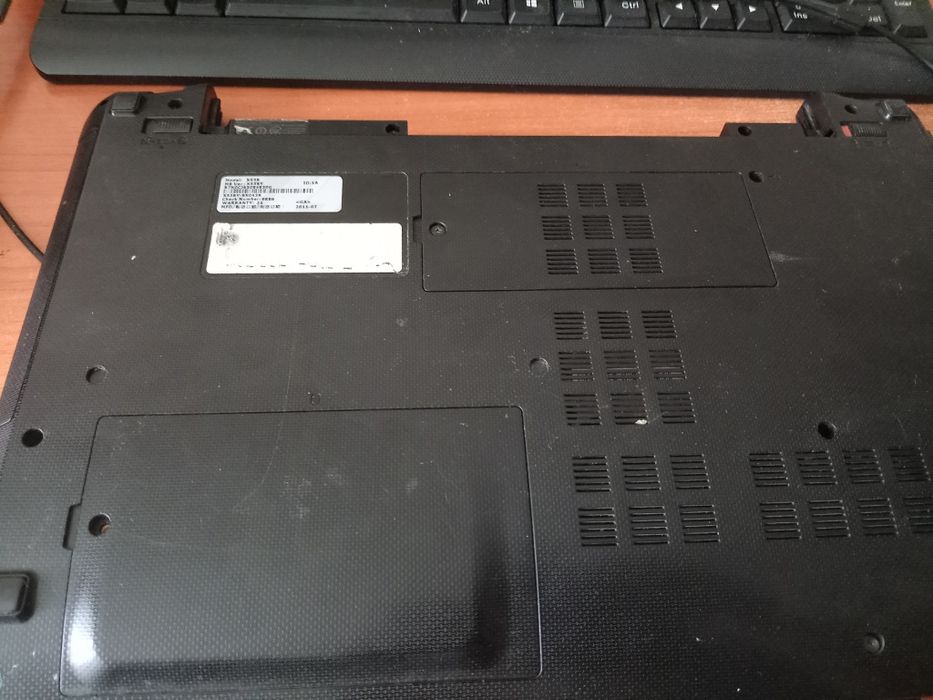 Продам два ноутбука. Без экранов.