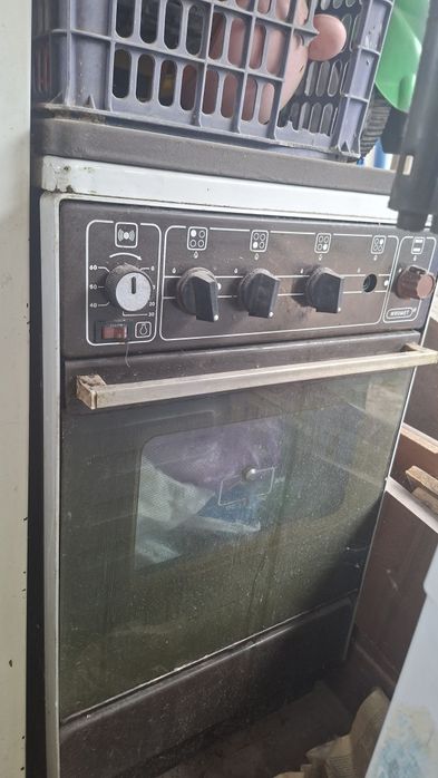 Продам газовую плиту