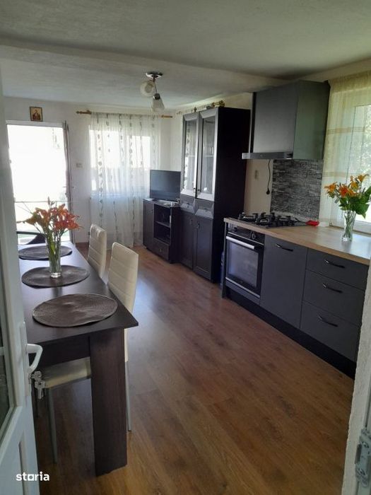 Casa renovata complet, 1800 mp teren, zona linistita in Cornita