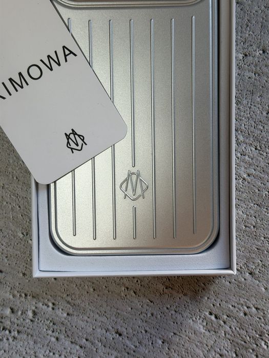 Husa Rimowa Argint Iphone 17 Pro Max