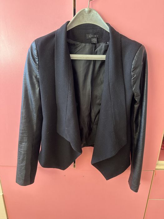 Елече с паднал яка