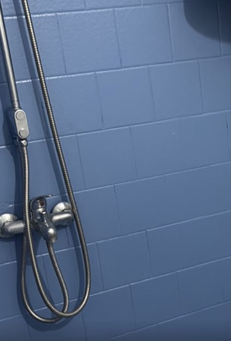 Боя за плочки в син цвят 50 лв за брой, налични 2 бр