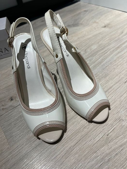 Продам босоножки