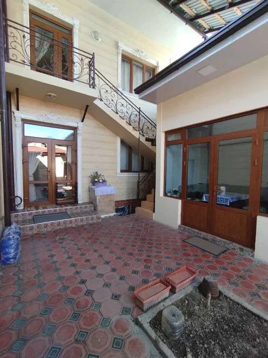 Sotiladi Дом Продаётся Мирабад махалля Ок уй 1,85 Соток 2 этажа 4 ком.