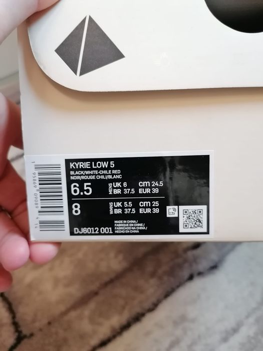 Vând adidasi kyrie low 5