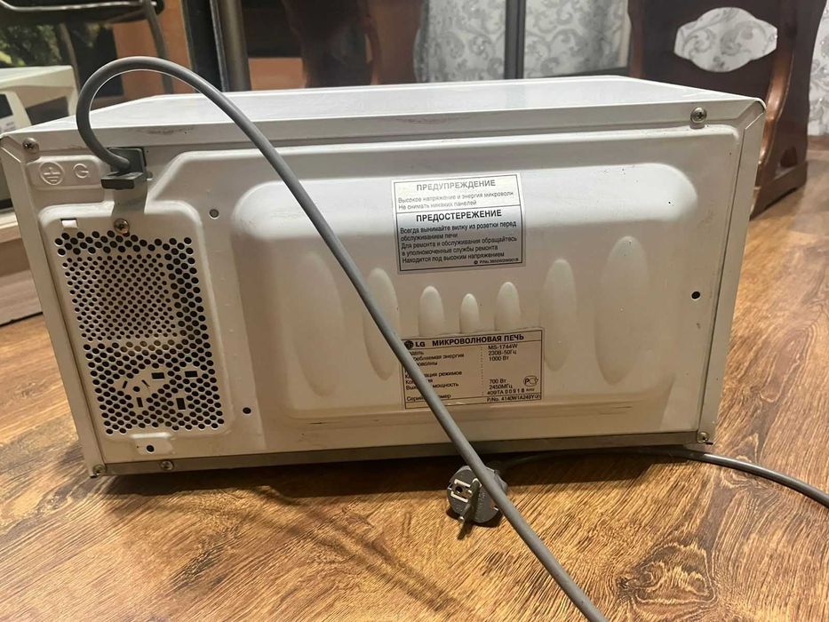 Микроволновая печь (БУ) продам