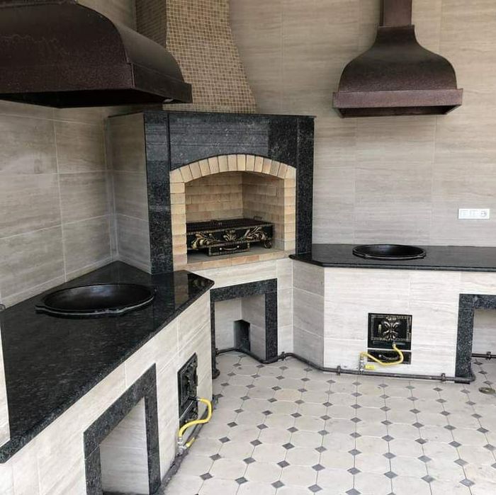 СТРОЕМ ЛЕТНИЕ кухни.Очаги. Барбекю. Камин