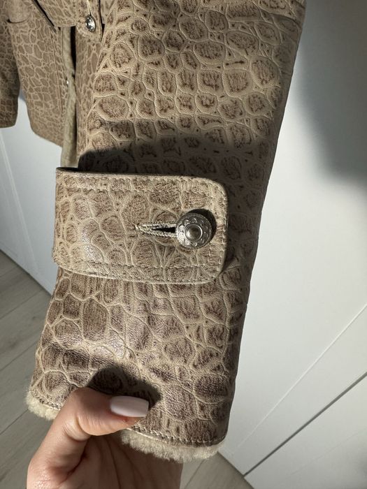 Cojoc gros din piele de vițel si lână