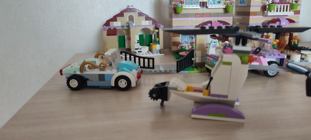Продам два набора Lego friends (Лего)