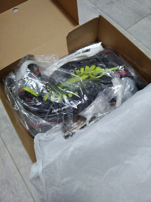 Коньки хоккейные