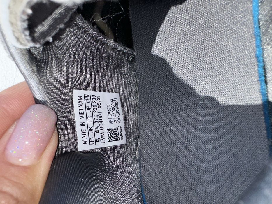 Adidas , Nike маратонки