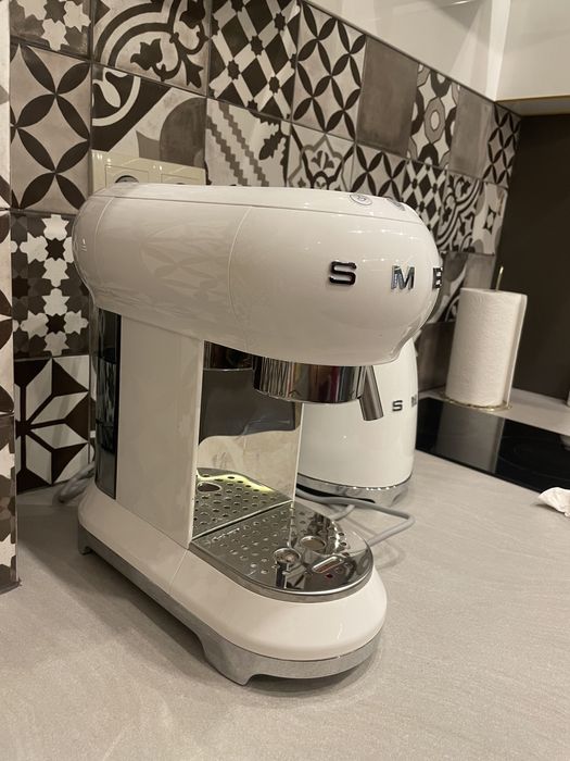 Представям ви една уникална кафемашина “Smeg “в отрично състояние