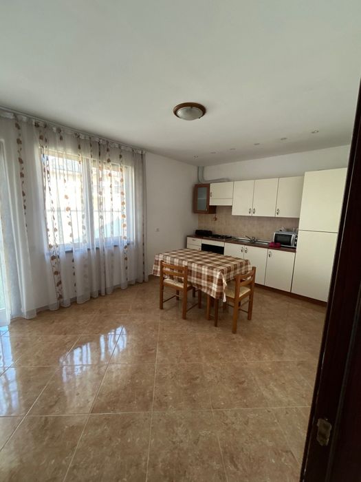 Vând mobila de bucătărie cu electrocasnice incluse