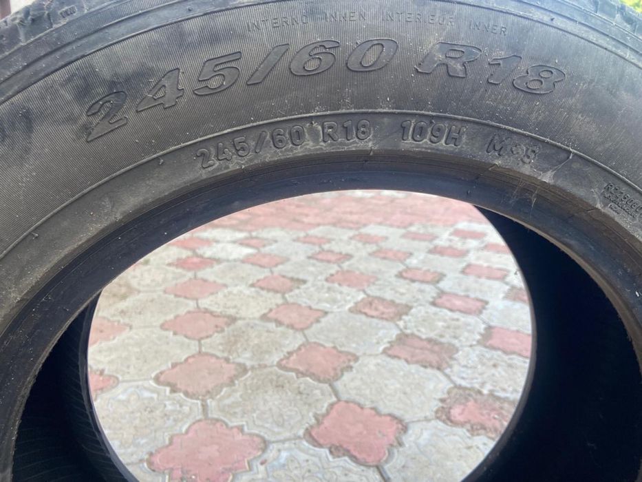 Срочно!Комплект резины 245/60 r18