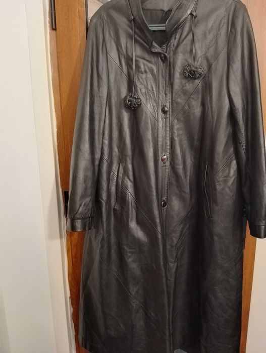 Пролетно-есенно дълго кожено манто