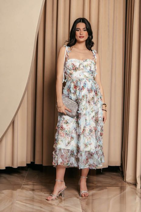 Уникална рокля с 3D елементи