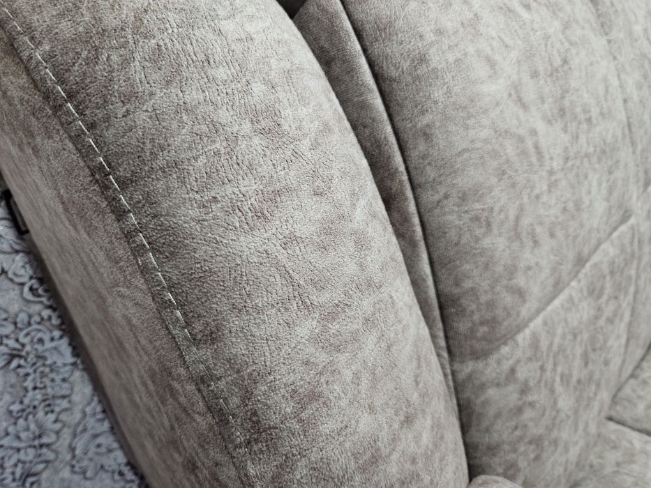 Продам практически новый диван