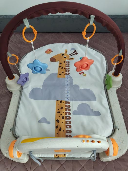 Slatea interactiva pentru bebelusi cu lumini si melodii