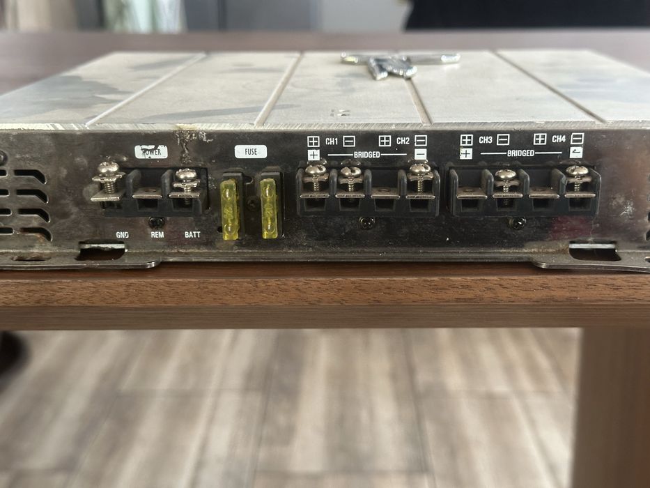 Subwoofer Magnat + Statie Ground Zero 4200X