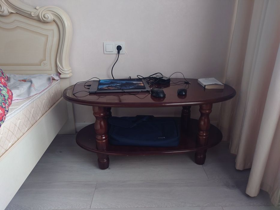 Продам журнальныи столик