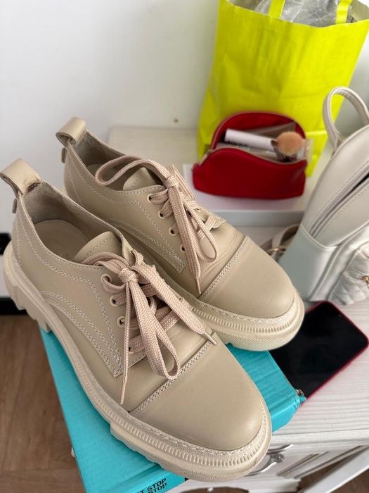 Женская одежда и обувь