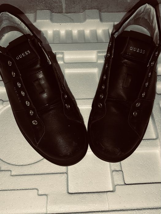 Кожени обувки Guess