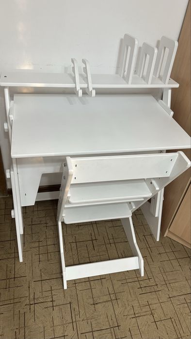 Продам школьную парту со стулом