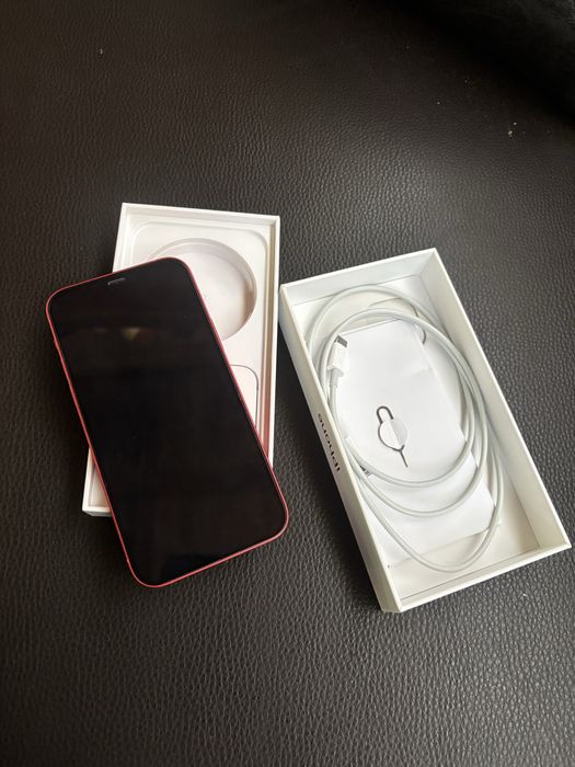 Iphone 12 - червен