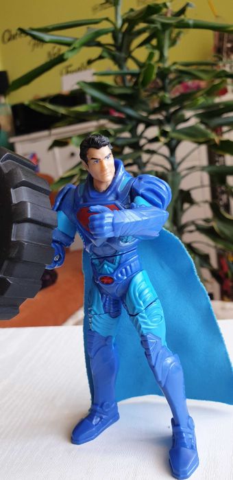 Figurina Superman: Man of Steel - Deluxe MEGA TIRE