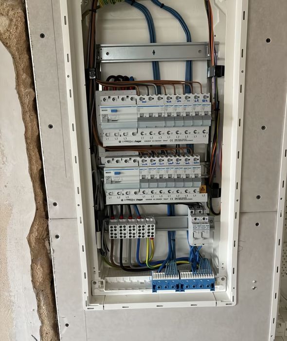 Electrician Oradea & Bihor | Instalații electrice, intervenție rapidă