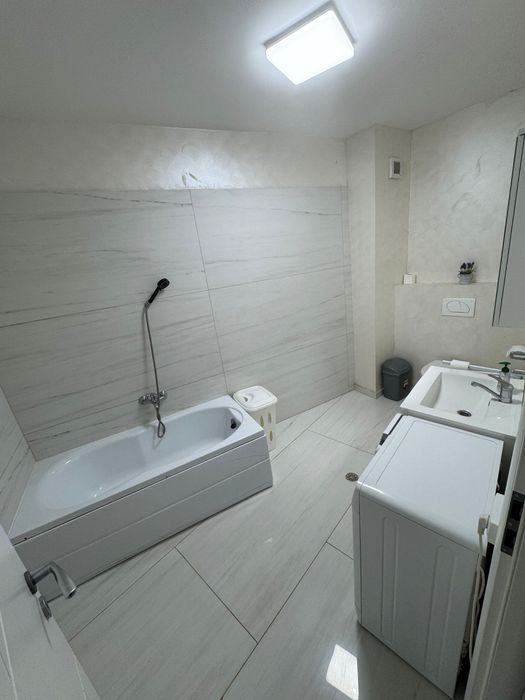 Inchiriez Apartament cu doua camere , zona Oncea