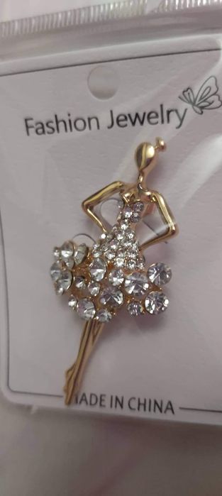 Брошка балерина с камъни