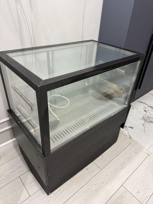 Витринный холодильник 2шт