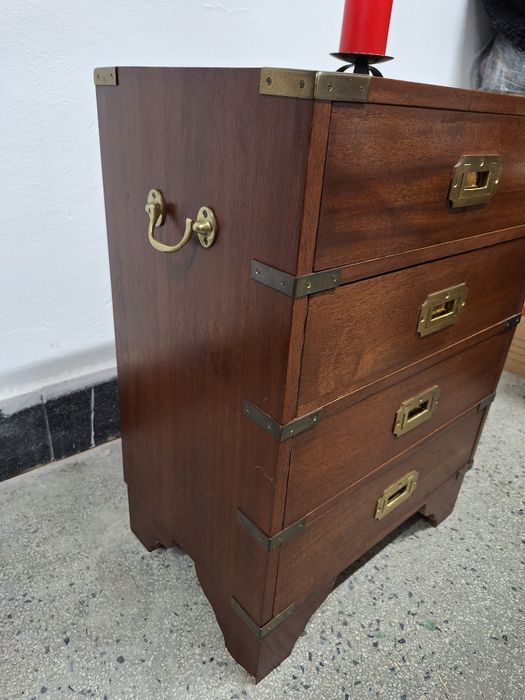 Античен скрин с месингов обков и естествена кожа