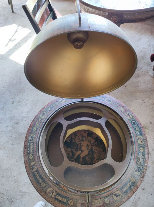 Старинен глобус за алкохол