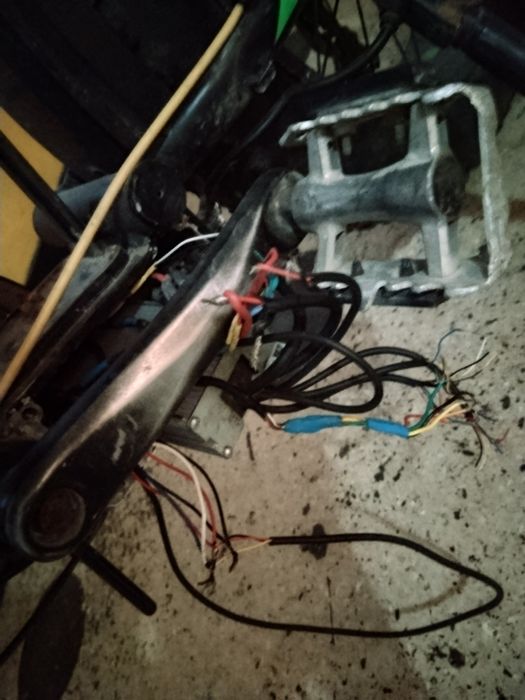 Bicicleta electrica care nu mai funcționează și are până pe fata