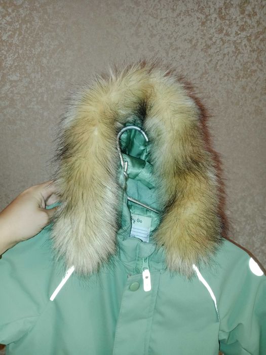 Продам зимний комбинезон 98