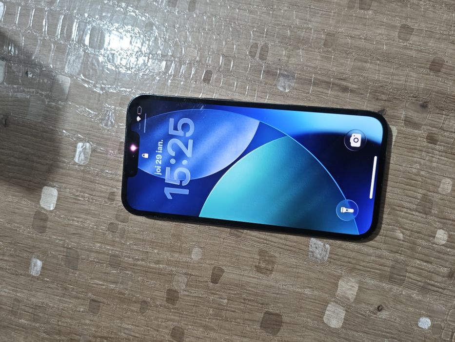 Vând iPhone 13 pro alpine green