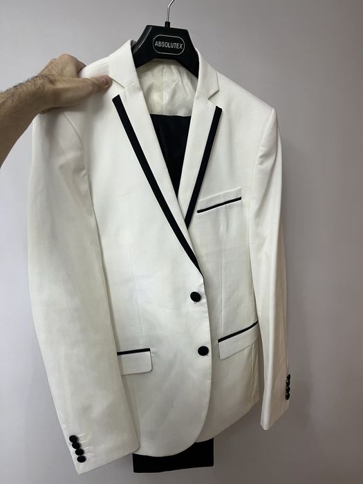 Продам Смокинг Белый