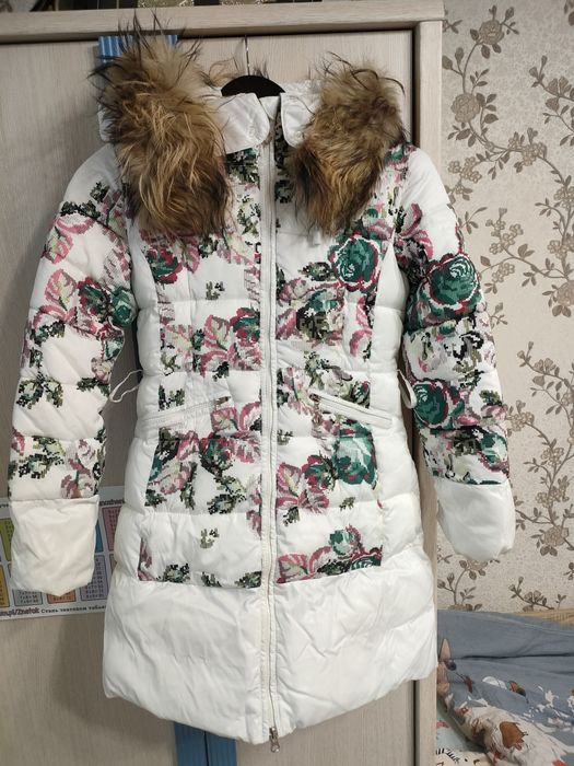 Продам зимний пуховик на девочку