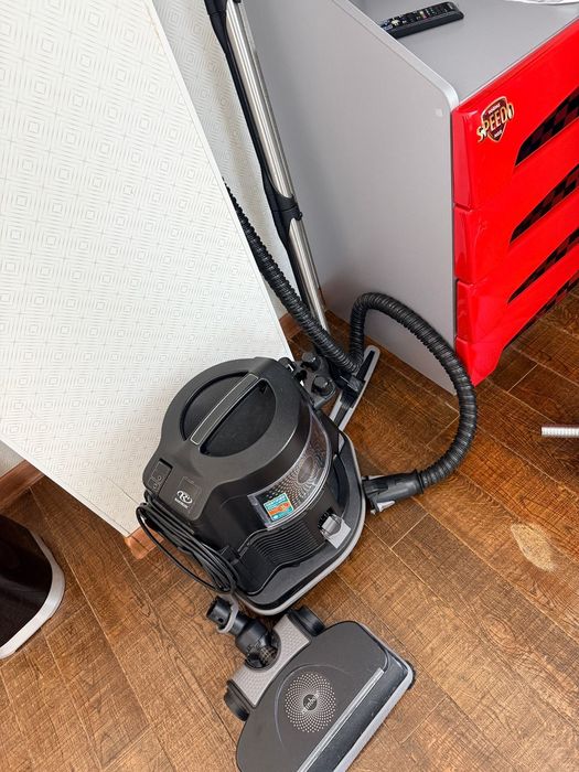 Продам мощный пылесос без фильтра